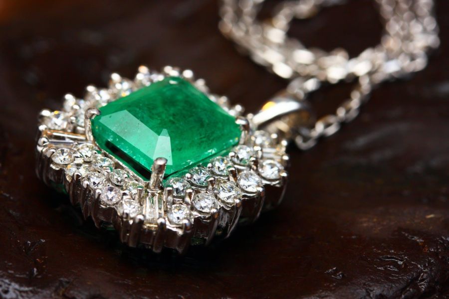 Heavy diamond necklaces