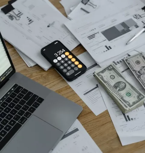 What is the Difference Between a Broker and an RIA