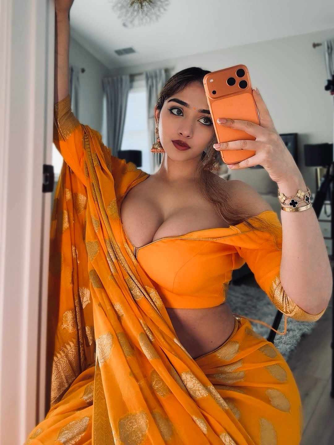 Aanya Advani Biography