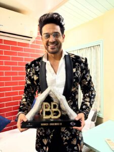 gaurav khanna with bigg boss trophy